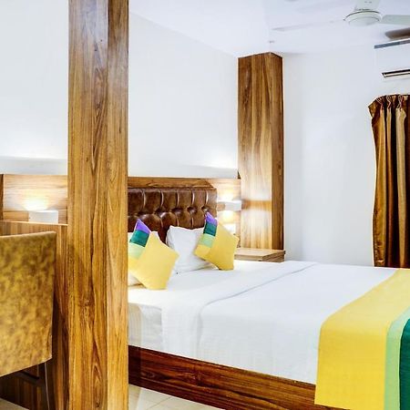 Treebo Trip Seven Olives Andheri Мумбаї Екстер'єр фото